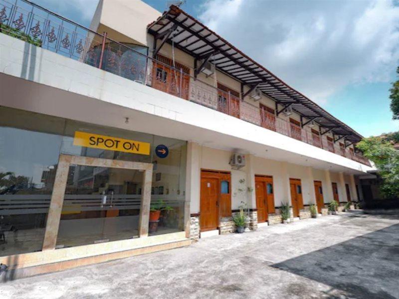 Surakarta  Spot On 2011 Hotel Mekar Sari מראה חיצוני תמונה