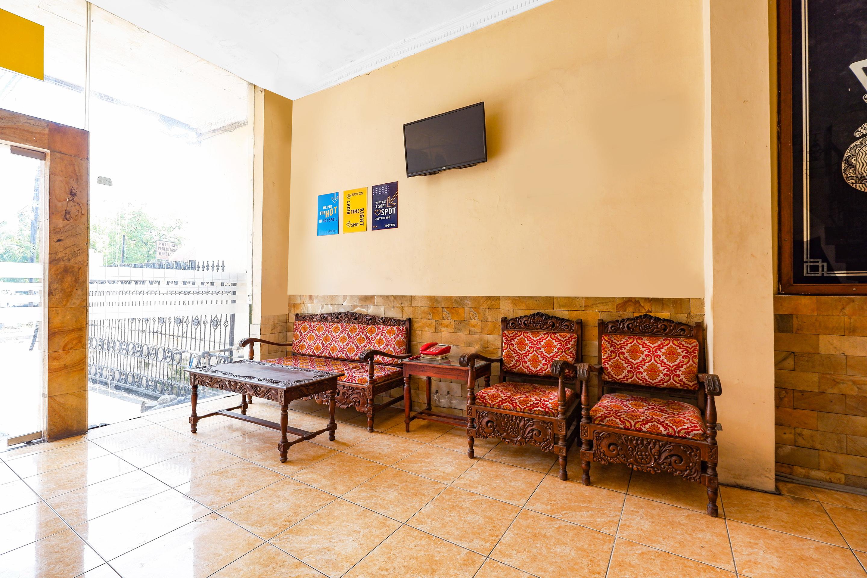 Surakarta  Spot On 2011 Hotel Mekar Sari מראה חיצוני תמונה